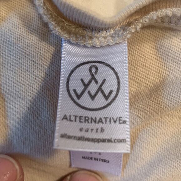 Alternative earth T shirt with bear and deer having tea, made in Peru, medium - Picture 3 of 10